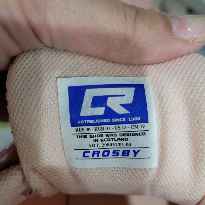 Кроссовки на девочку