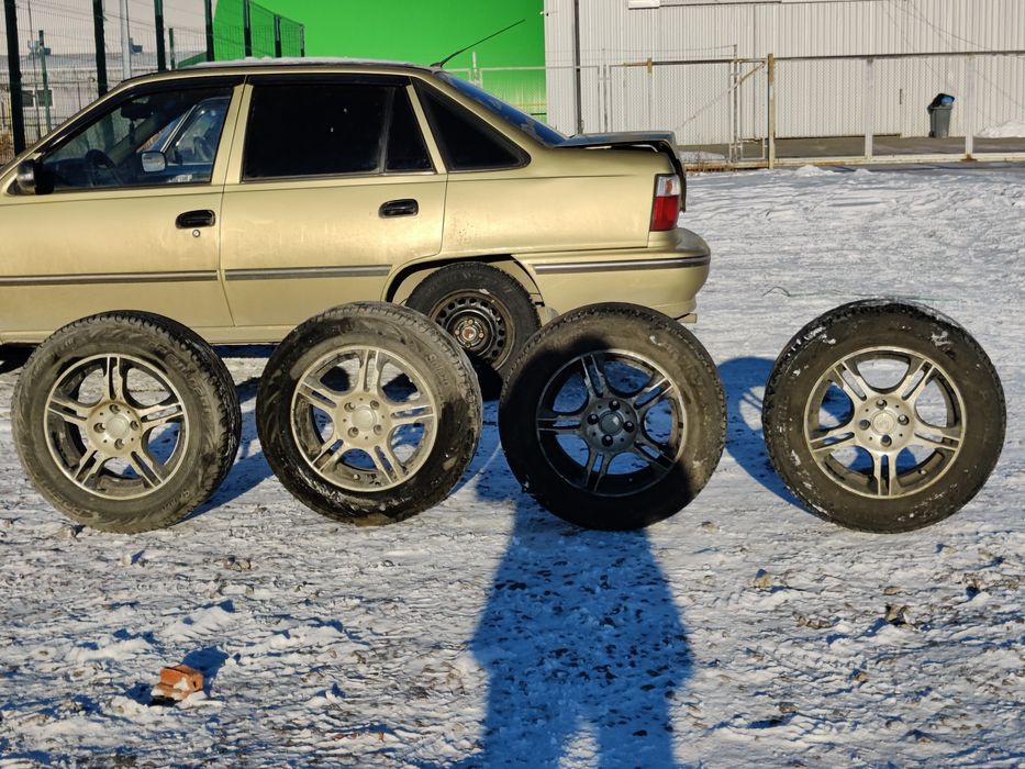 Продам летный резины с титановый диском