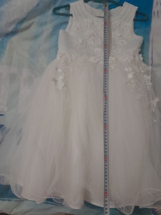 Бяла шаферска рокля