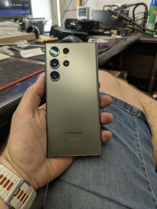Vând Samsung S23 Ultra impecabil