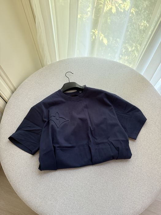 Продам футболку от Луи В.