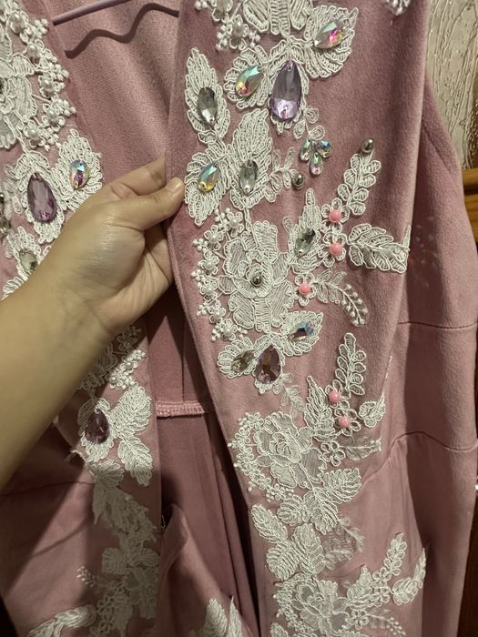 Қазақи нақыштағы сәнді киімдер