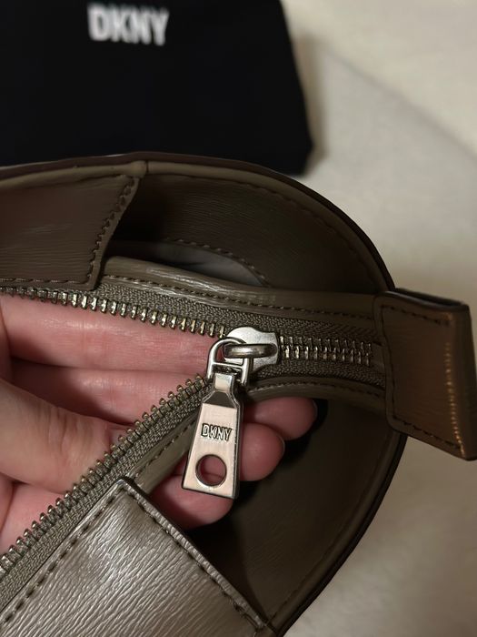 Кожена чанта DKNY