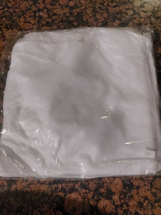 Продавам облекла (гащеризони) за еднократна упротреба.