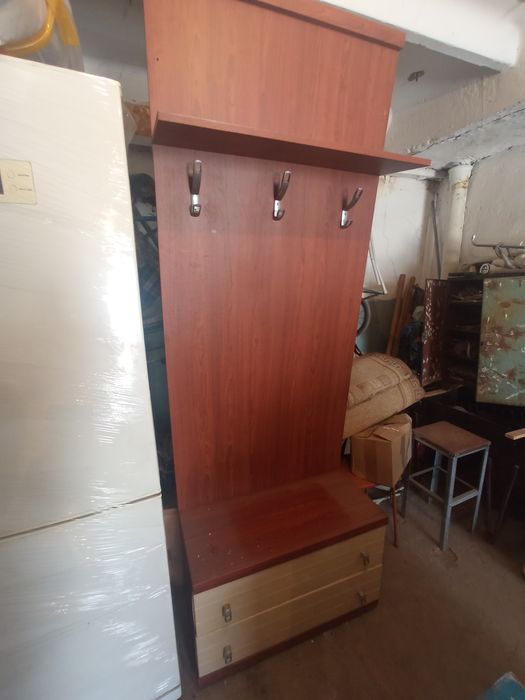 Продам вешалку для верхней одежды