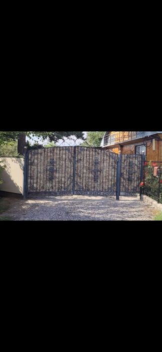 Продам б/у ворота распашные кованные