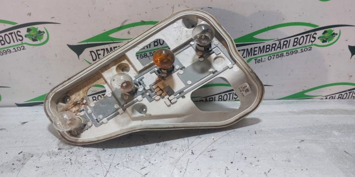 Soclu becuri lampa stop pe aripa dreapta Opel Astra H