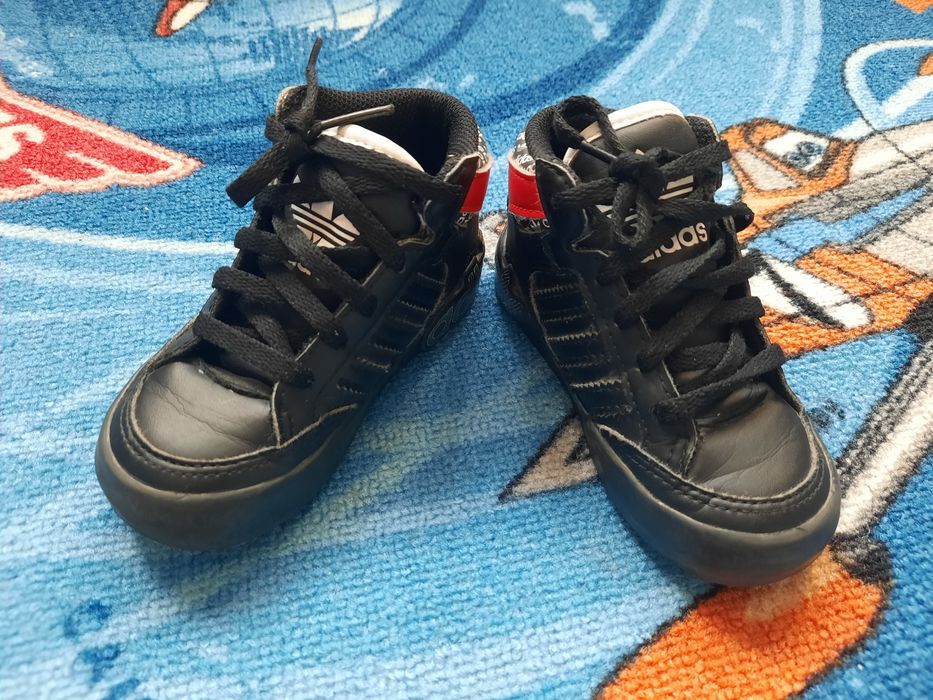 Маратонки Adidas 22 номер