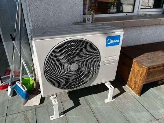 Колонен климатик Midea 24000 BTU