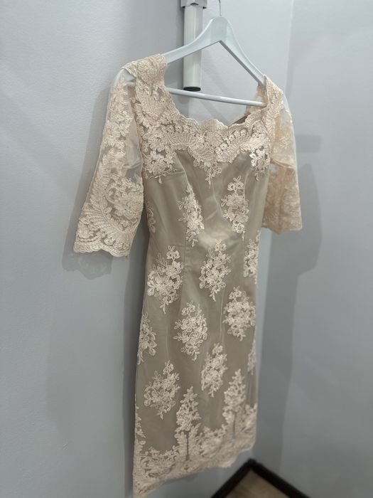 Продам платья.Сшита на заказ.