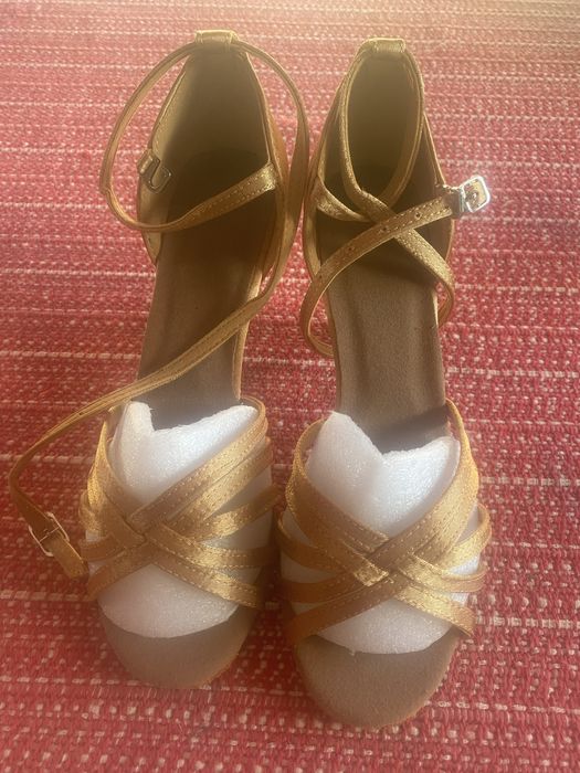 Обувки за спортни танци