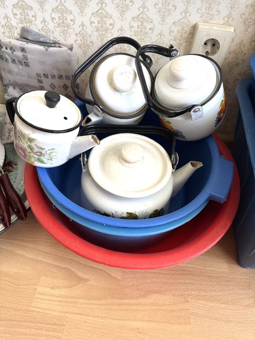 Для кухни , посуды разные