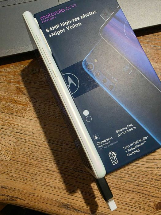 Motorola One Fusion+ – перфектно работещ, счупен дисплей, с кутия