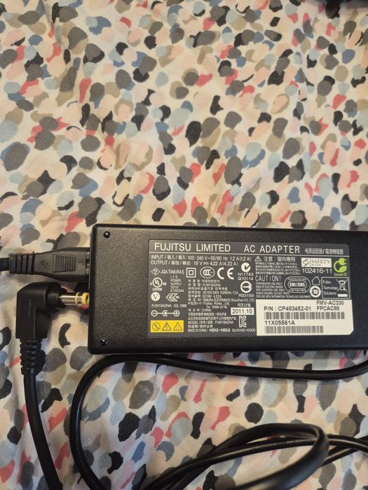 laptop fujitsu + incarcator si geanta