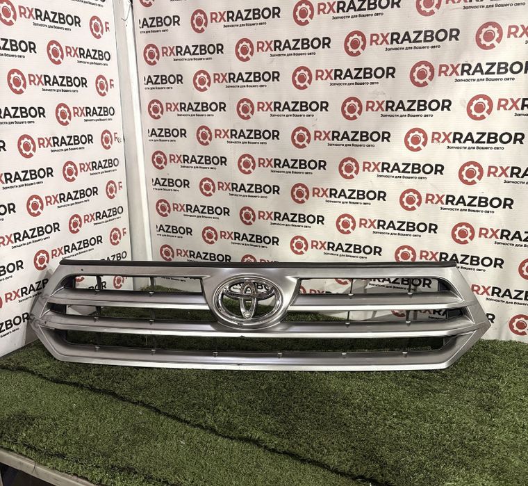 Решетка радиатора Toyota Highlander Хайландер 40 рестайлинг 2011/2013