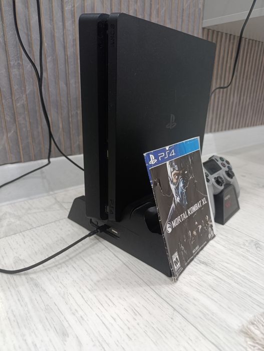 Playstation 4 Slim + Станция