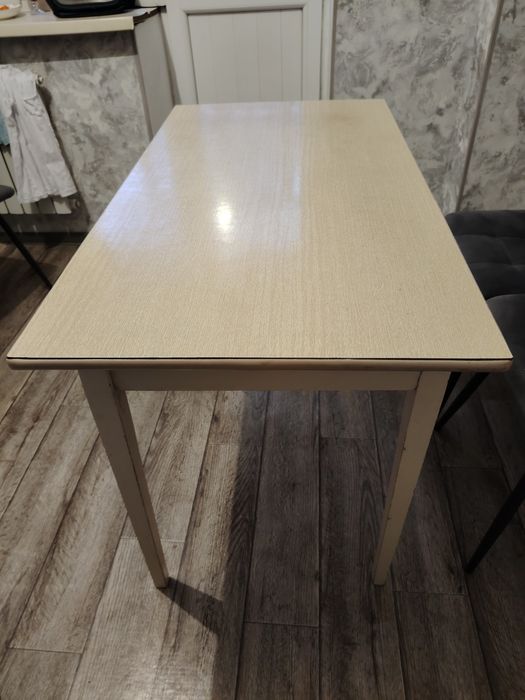 Стол со стульями