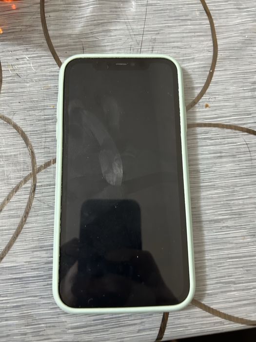 Айфон 11 в хорошем состояние