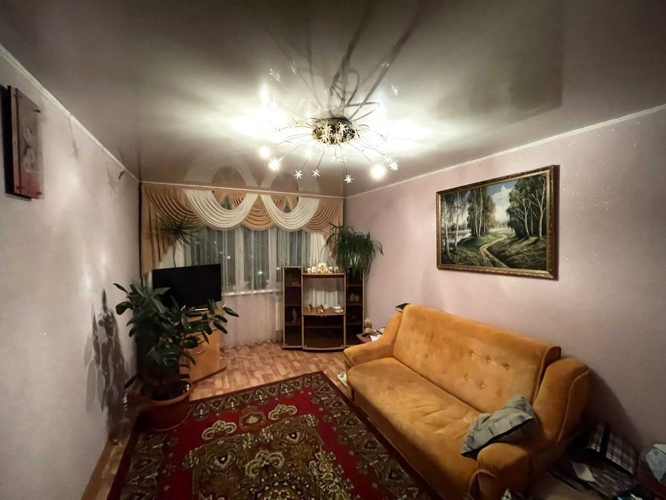 Продаётся  2-комнатная КЖБИ (2 подъём)