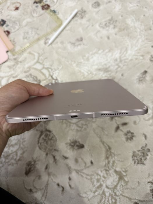 Apple iPad Air 5 M1 64GB Cellular + чехол