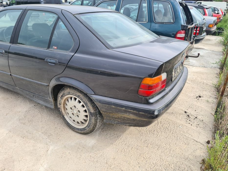 ВМВ Е36 1,8, бензин на части. BMW E36.