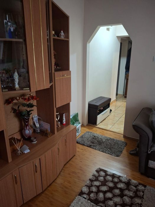 Vând apartament cu 3 camere