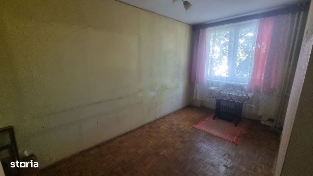 Apartament cu 3 camere, etaj 3, zona Liceul Lucian Blaga