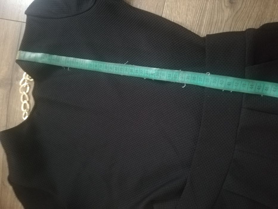 Черен гащеризон с изрязан гръб