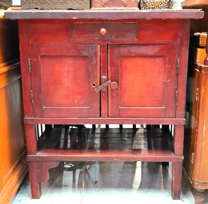 Тумбочки деревянные. Ретро.