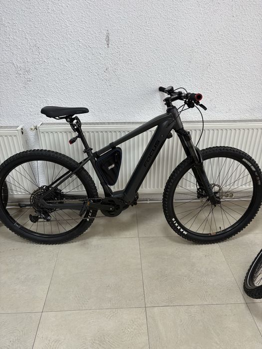 E-bike Focus Aventura 2 ,roti 29”