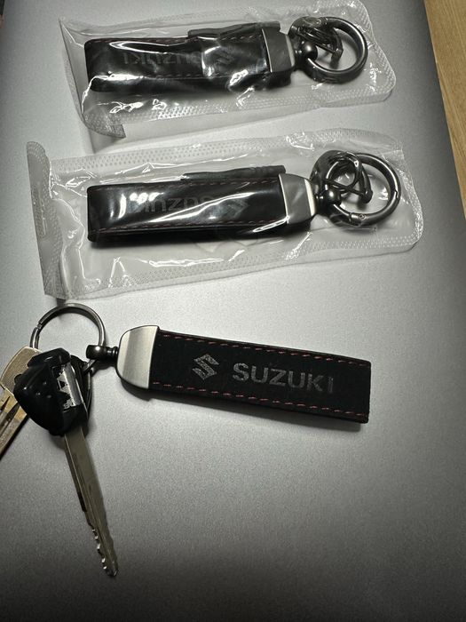 Breloc Suzuki.