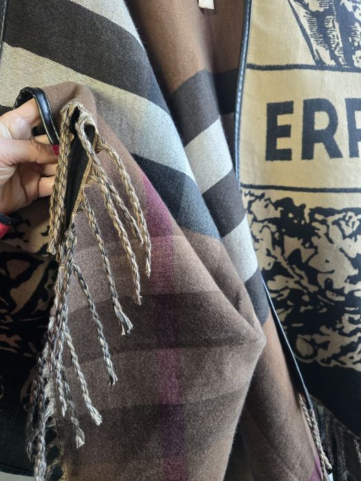 Стилни вълнени дамски шалове тип пончо