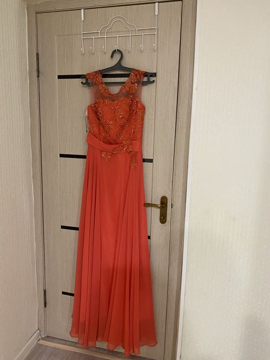 Платье вечернее