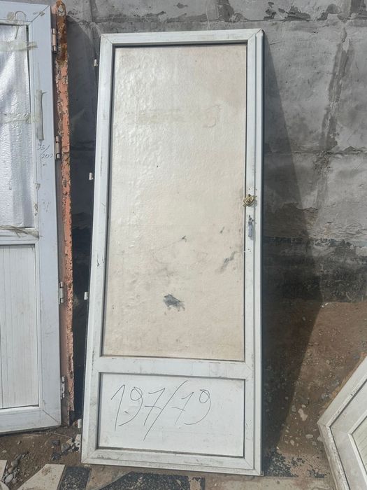 Пластик  двери б/у