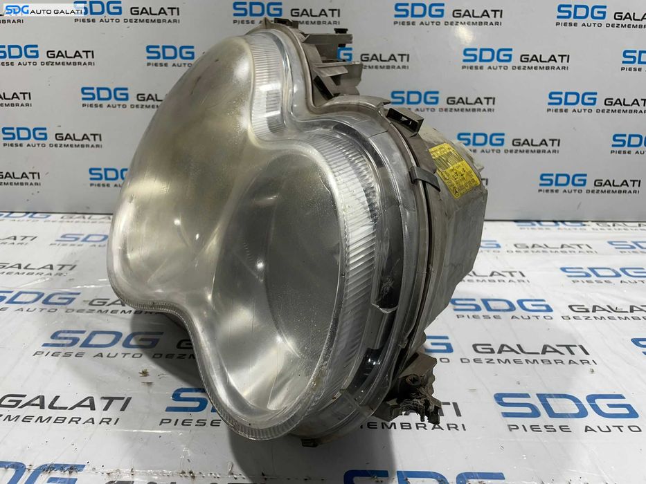Far Dreapta EUROPA FARA Xenon Mercedes Clasa C Class W203 FL Facelift 2004 - 2007 Cod A2038203359 0301166208 [L4614]
