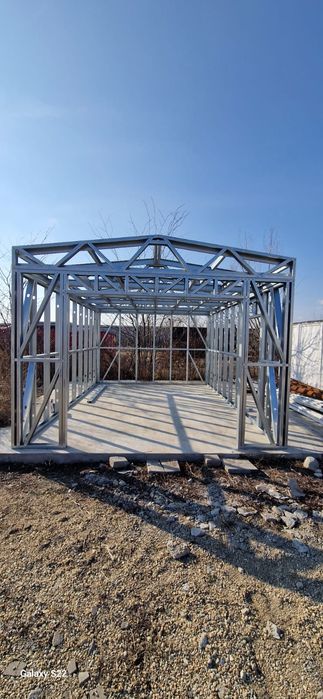 Garaj de 24mp din structura metalica usoara si panouri izolate