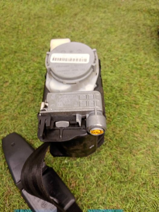 Centuri siguranță fata Audi A4 B8