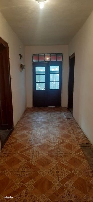 Casă cu 2 camere și curte, gata de utilizare