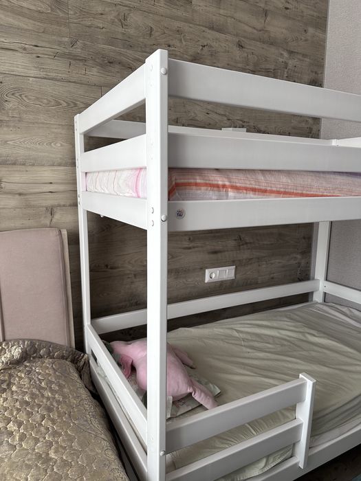 Детская двухъярусная кровать