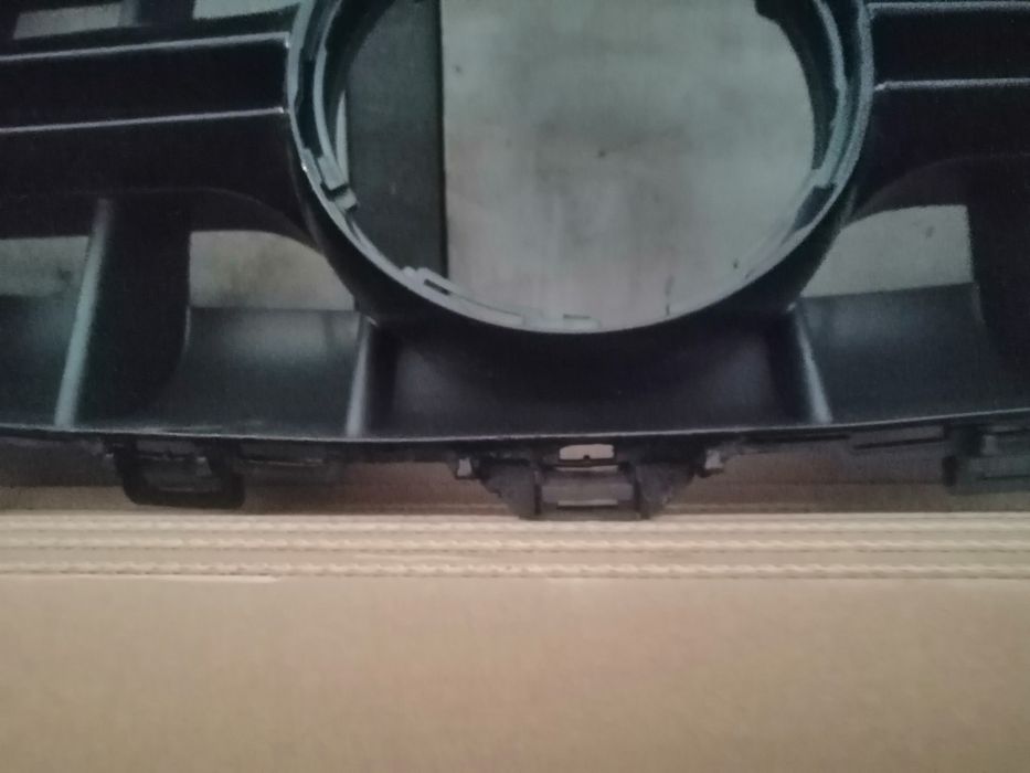 Grila centrala Mercedes-Benz W213