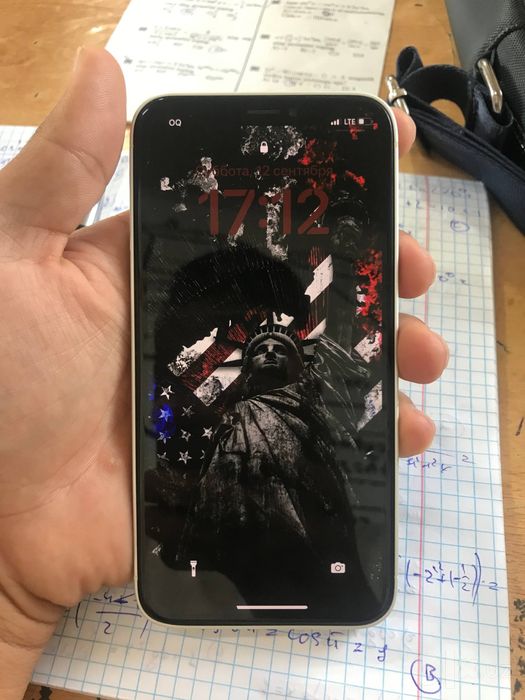 iPhone X   (17 pro silver)