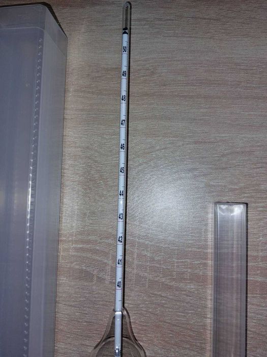 Спиртомер 40 до 50 %, Точност 0,1%  вграден термометър 0до40С,20204088