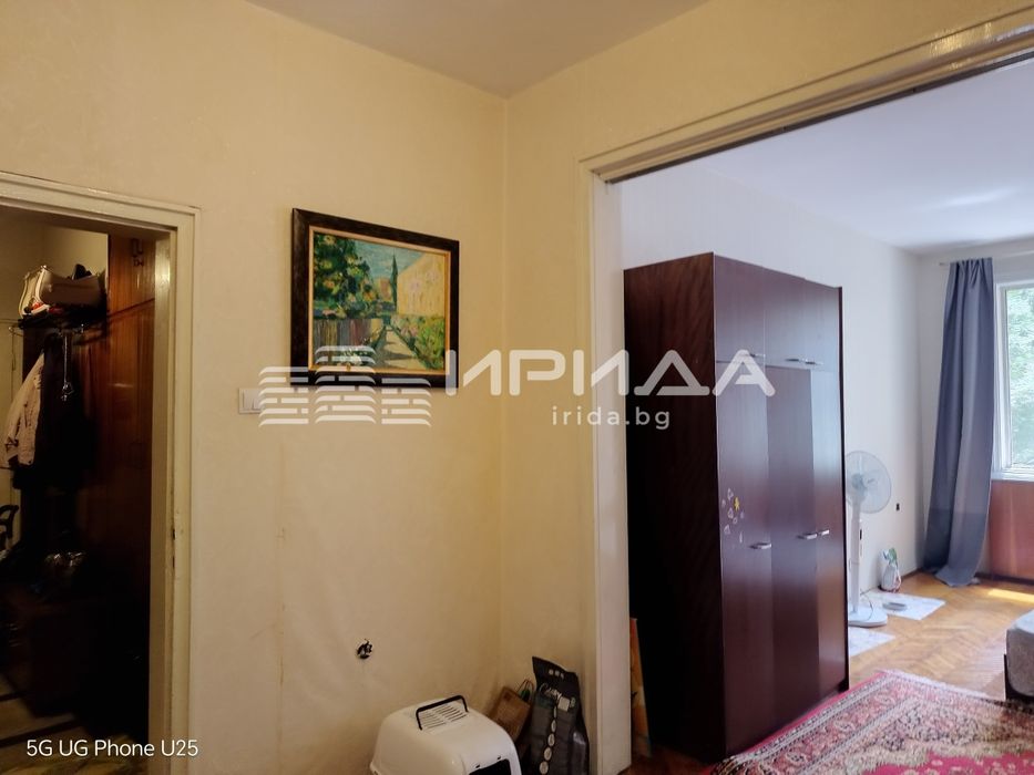 Продава тристаен апартамент в Центъра