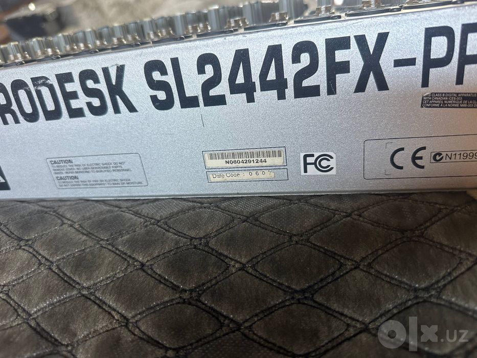 Behringer микшер
