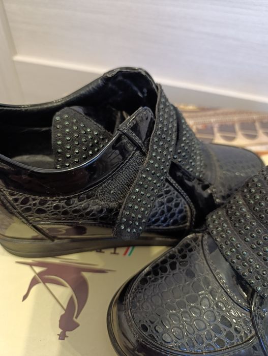 Продам ботинки женские