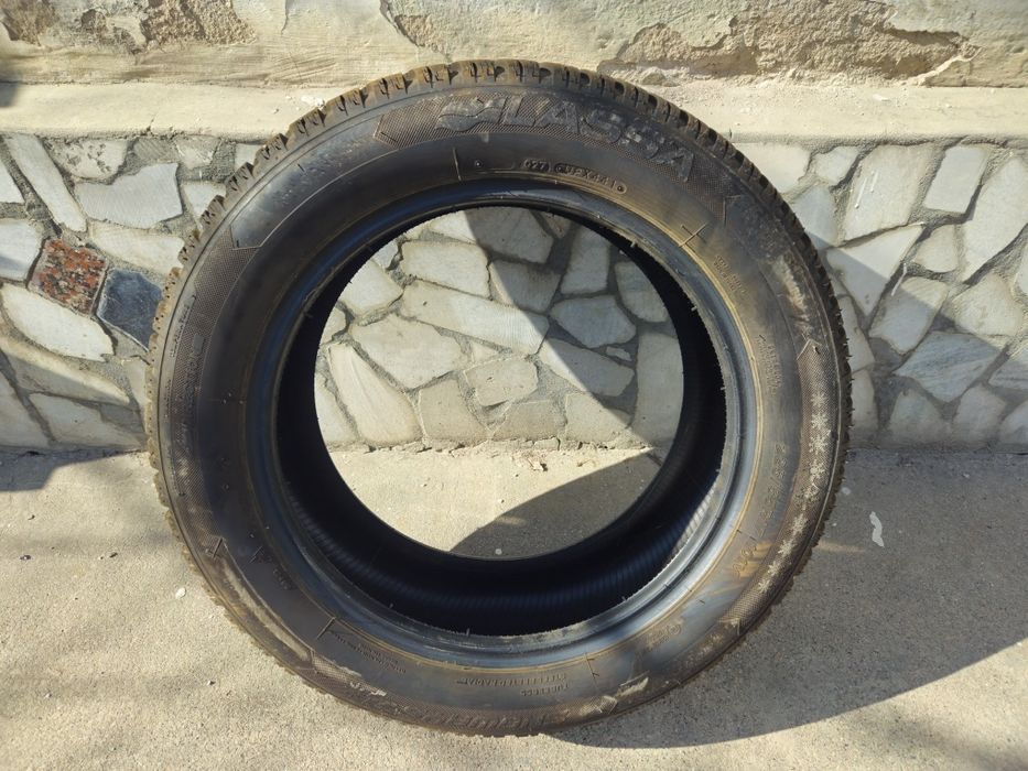 Продается комплект зимней резины 4 шт.Lassa snoways 4.17" практически