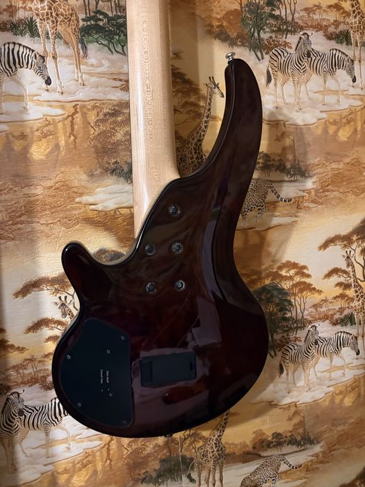 Продам бас-гитару