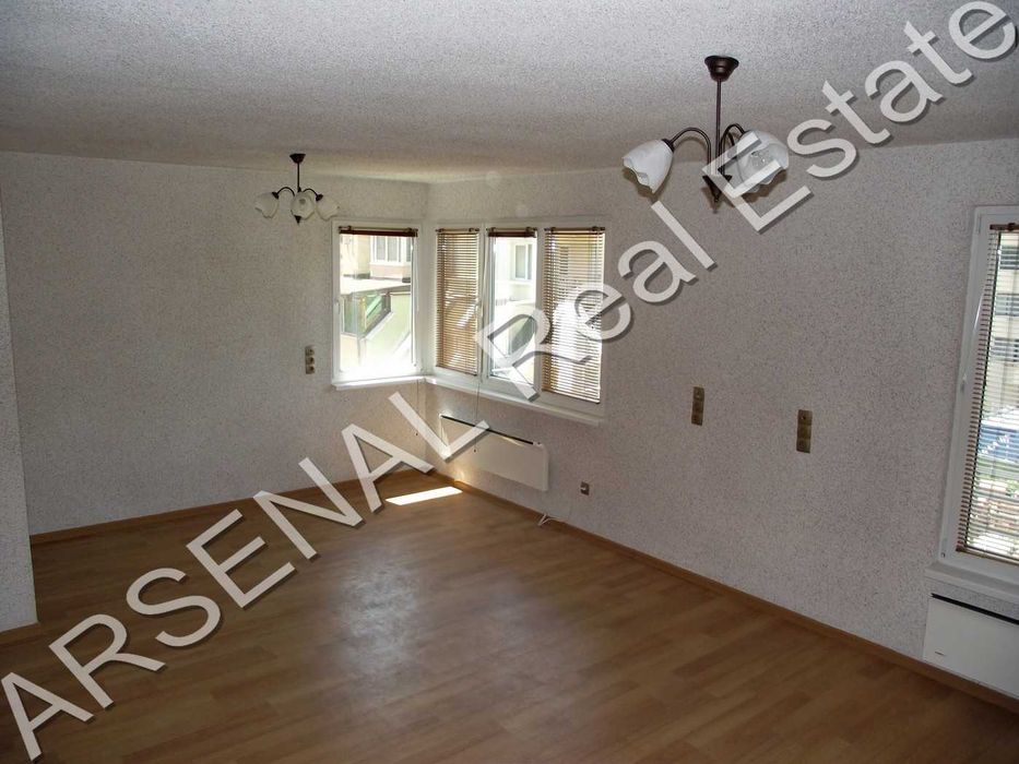 Тристаен апартамент под наем, Лозенец