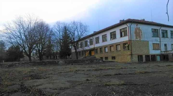 Продава се Хотел в с. Спасово, Област Стара Загора - 2500 кв.м за 52 €/кв.м - Снимка #1