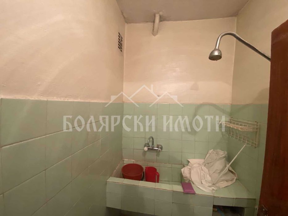 Дава се под наем Тристаен апартамент в Велико Търново, Колю Фичето - 80 кв.м за 230 € - Снимка #6